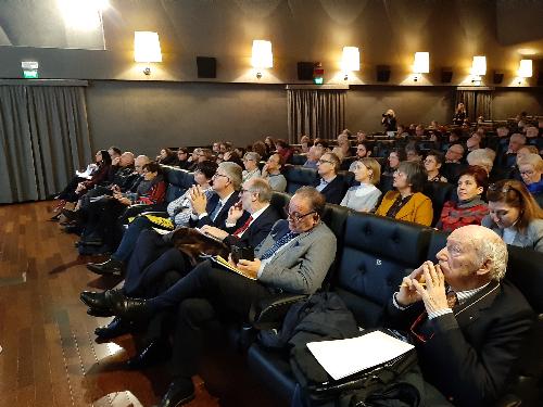 Il vicegovernatore Riccardo Riccardi a Tolmezzo all'evento 'Invecchiamento attivo' e a sinistra il direttore del Consiglio superiore della sanità, Silvio Brusaferro